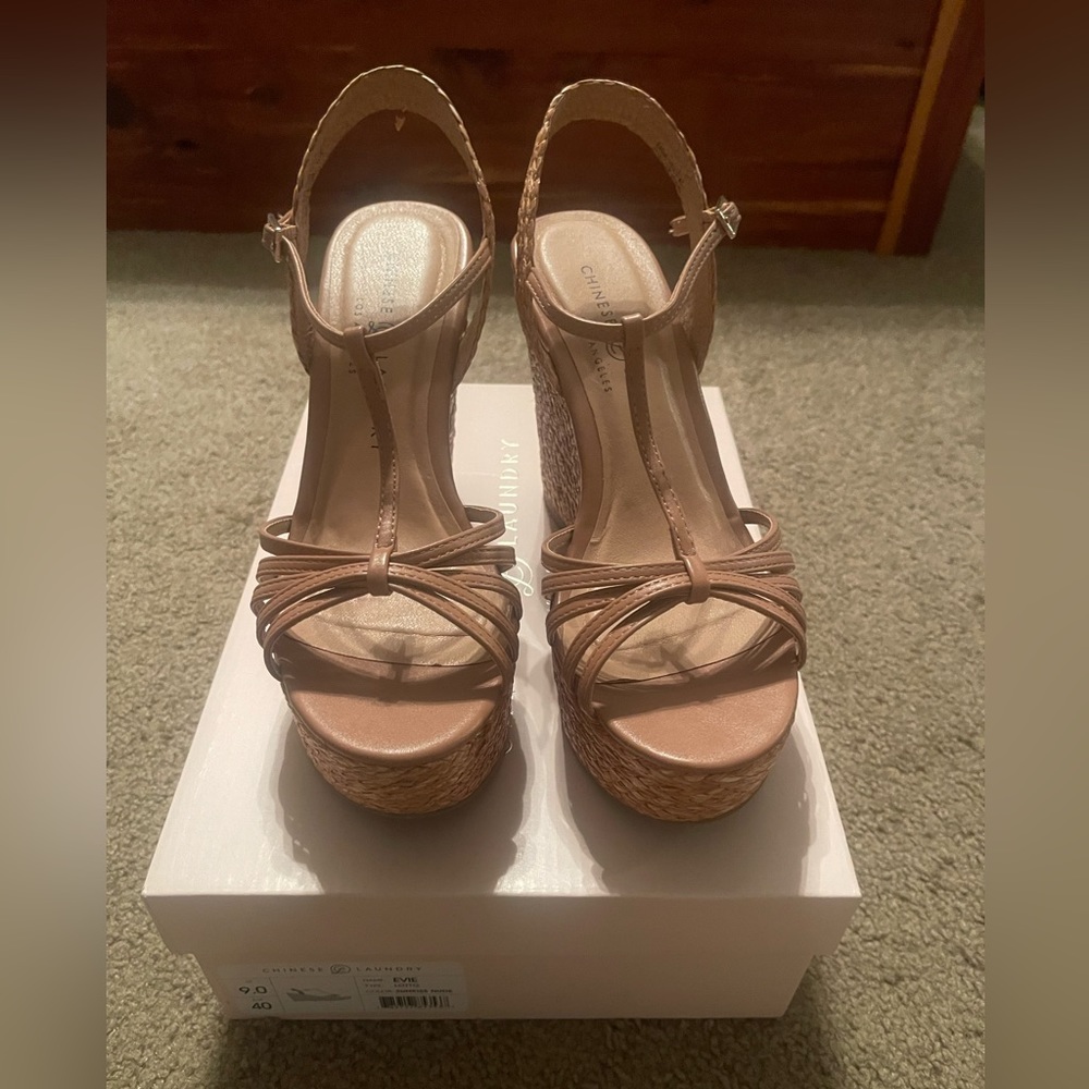 Chinese Laundry Sunkiss Nude Evie Wedge Size 9